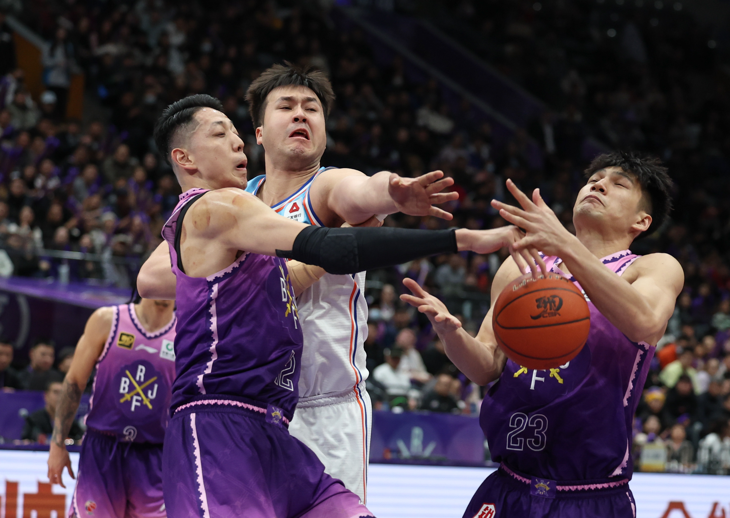 新疆男篮力克北京队，实现逆转