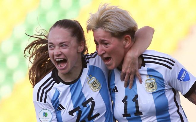 女足球员表现出色,帮助球队胜利 女足球员表现出色,帮助球队胜利