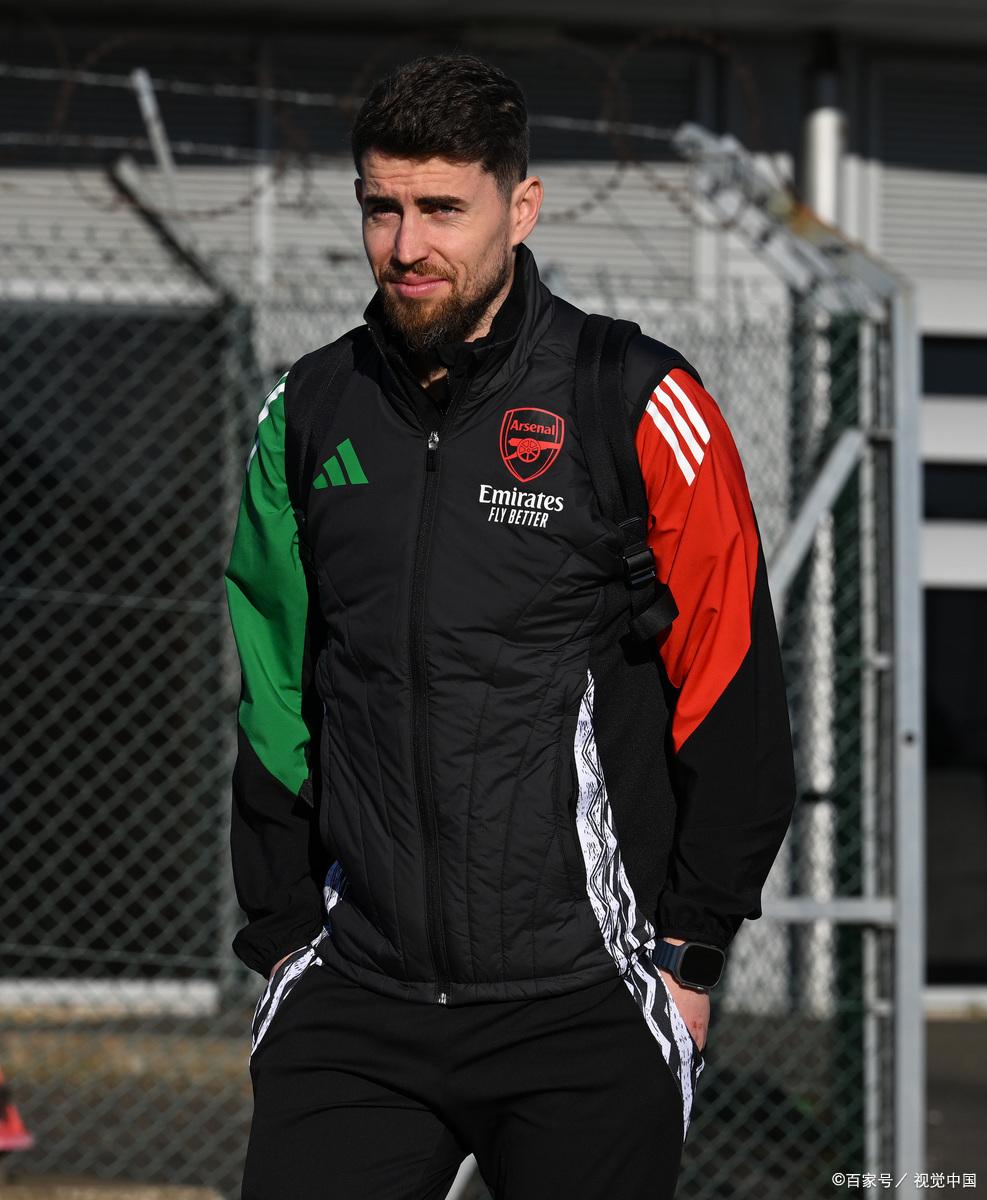 开云平台-阿森纳中场组织有序，竭力遏制对手进攻的简单介绍