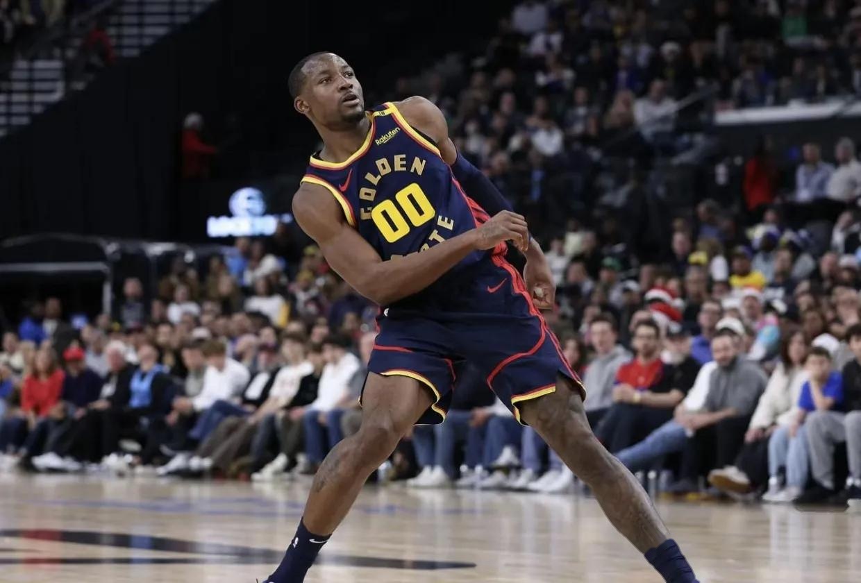 关于勇士击败国王,血洗大比分领先的信息 关于勇士击败国王,血洗大比分领先的信息