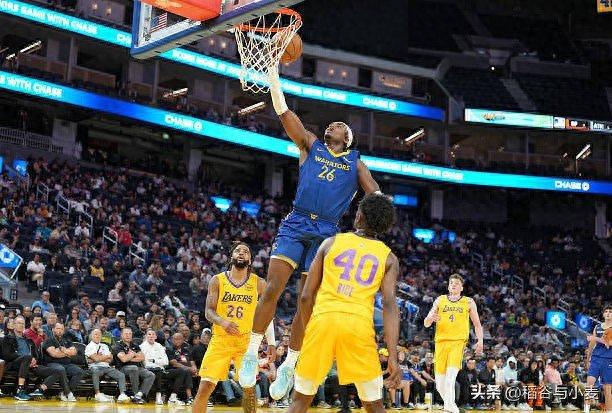 勇士防守端表现神勇,帮助球队获得胜利 勇士防守端表现神勇,帮助球队获得胜利