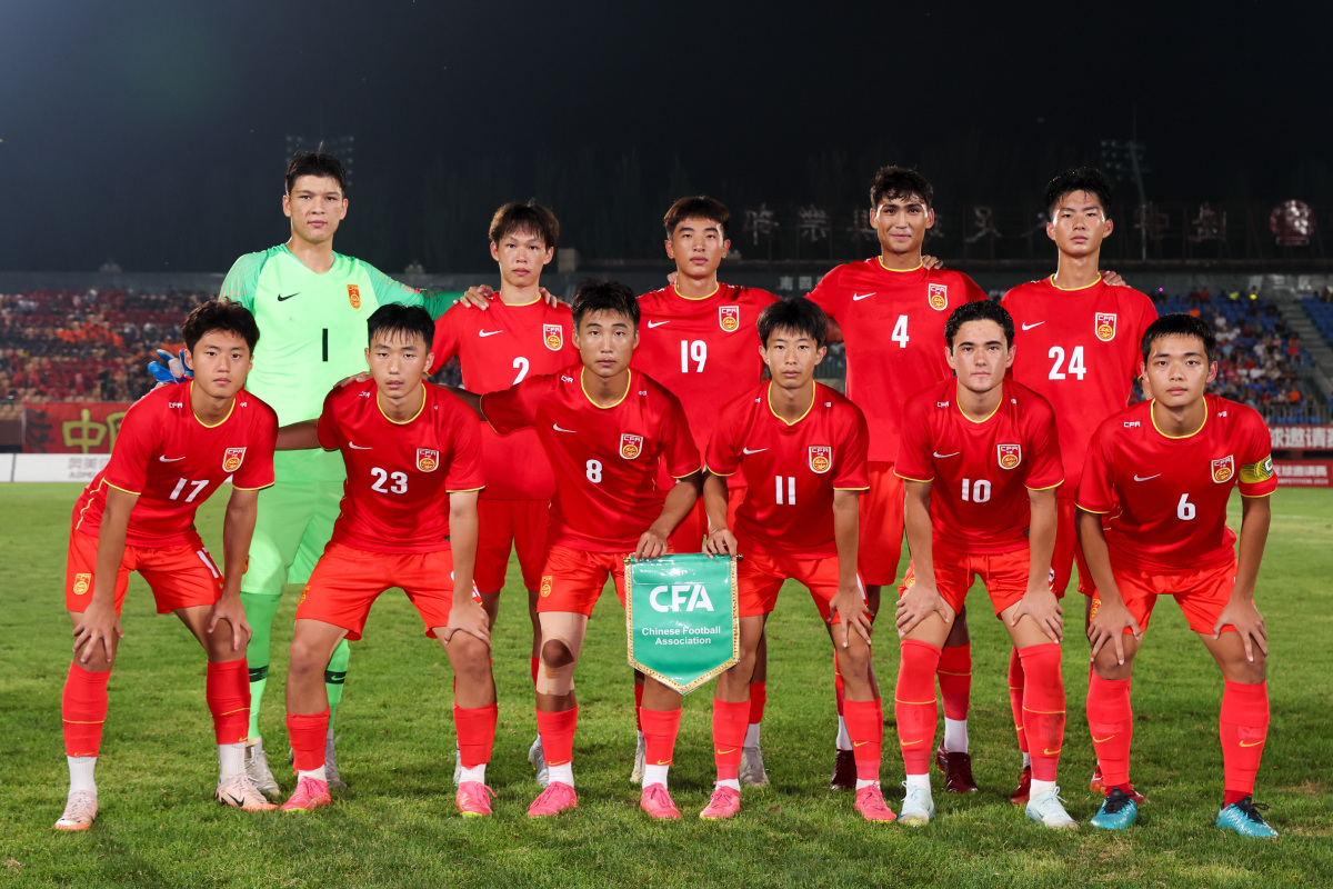 安徽队员在比赛中获胜,晋级八强的足球赛事 安徽队员在比赛中获胜,晋级八强的足球赛事