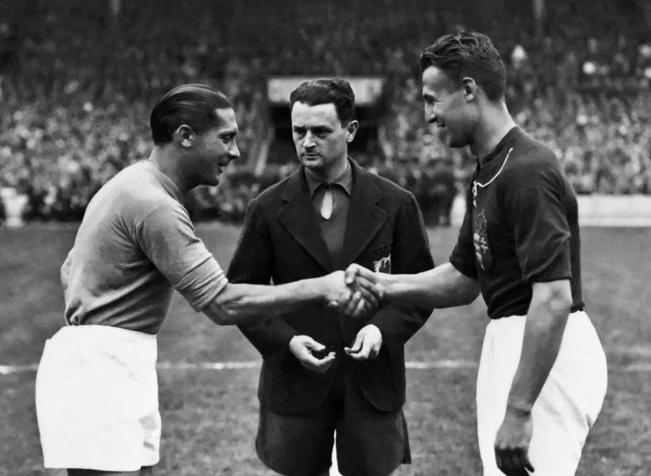 开云体育-意大利传奇球星现身比赛现场！