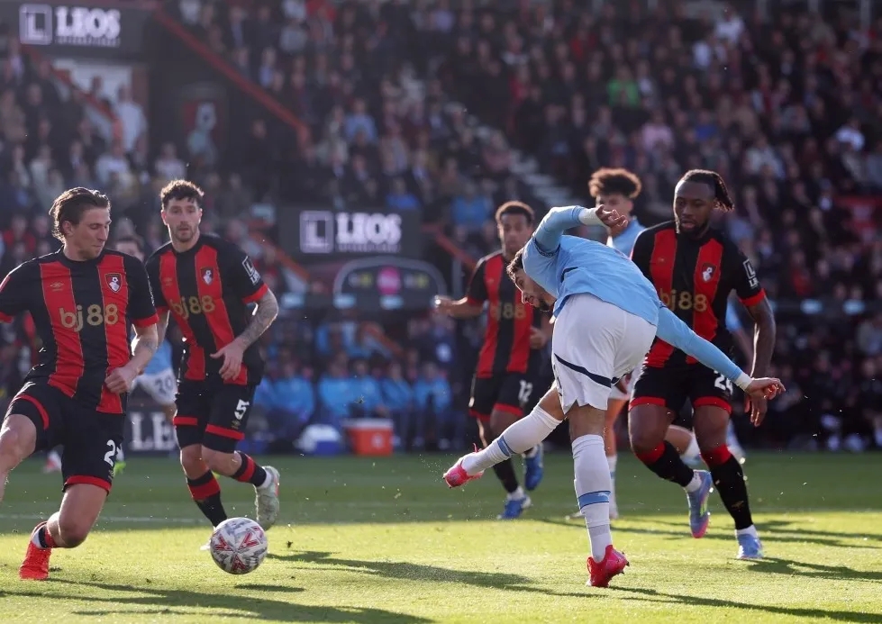 曼城迎战多特蒙德,英德对决赛场上演 曼城迎战多特蒙德,英德对决赛场上演