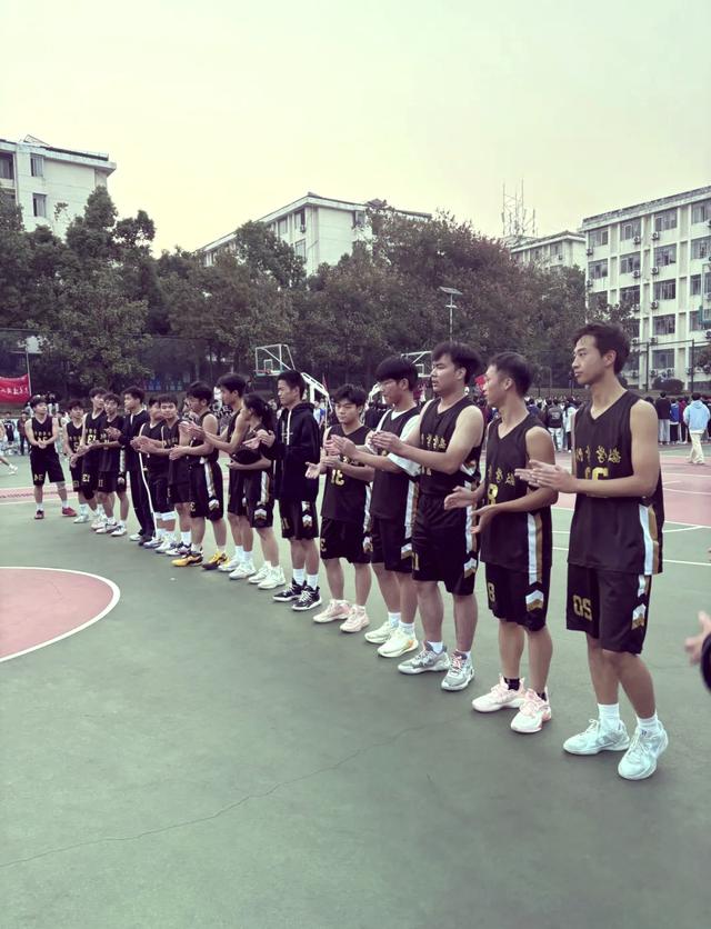 球场上风起云涌,顶级篮球比赛燃爆全场的简单介绍 球场上风起云涌,顶级篮球比赛燃爆全场的简单介绍