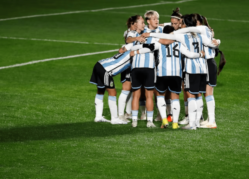 开云体育登录-阿根廷女足队伍在比赛中积极拼搏