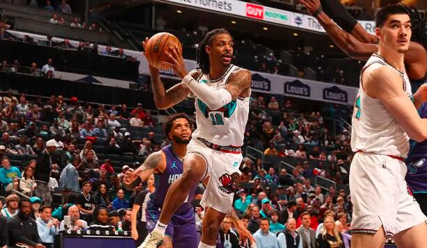 雄鹿完胜马刺,打破对手两连胜 雄鹿完胜马刺,打破对手两连胜