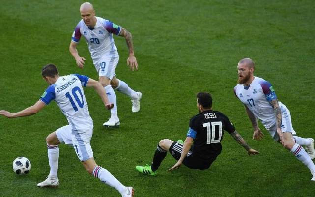 包含土耳其碾压拜仁,阿奎罗完成帽子戏法的词条 包含土耳其碾压拜仁,阿奎罗完成帽子戏法的词条