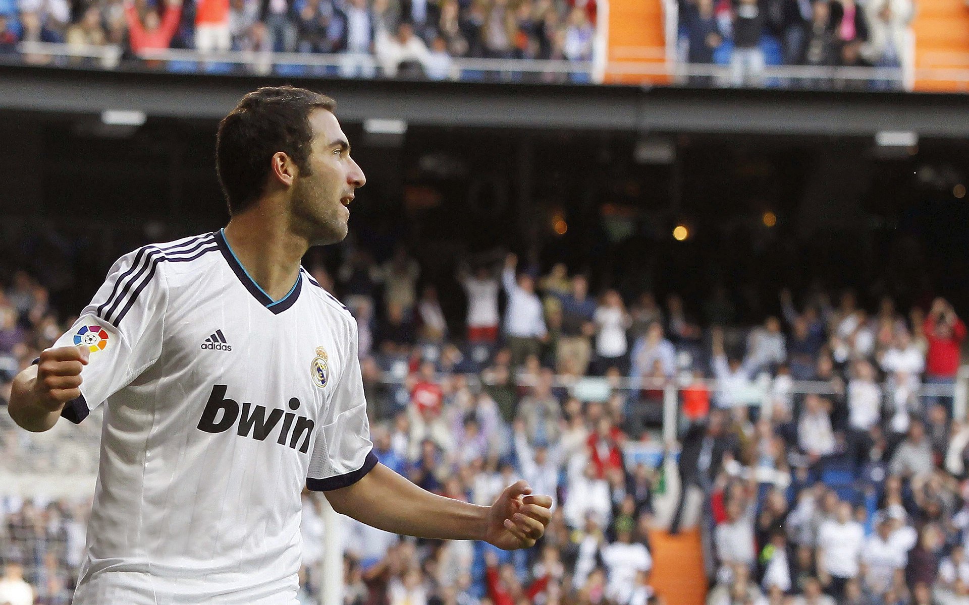 开云体育-蓝黑利剑撕裂红魔防线，劳塔罗如何以攻防转换核心身份，导演一场喀麦隆式的战术博弈