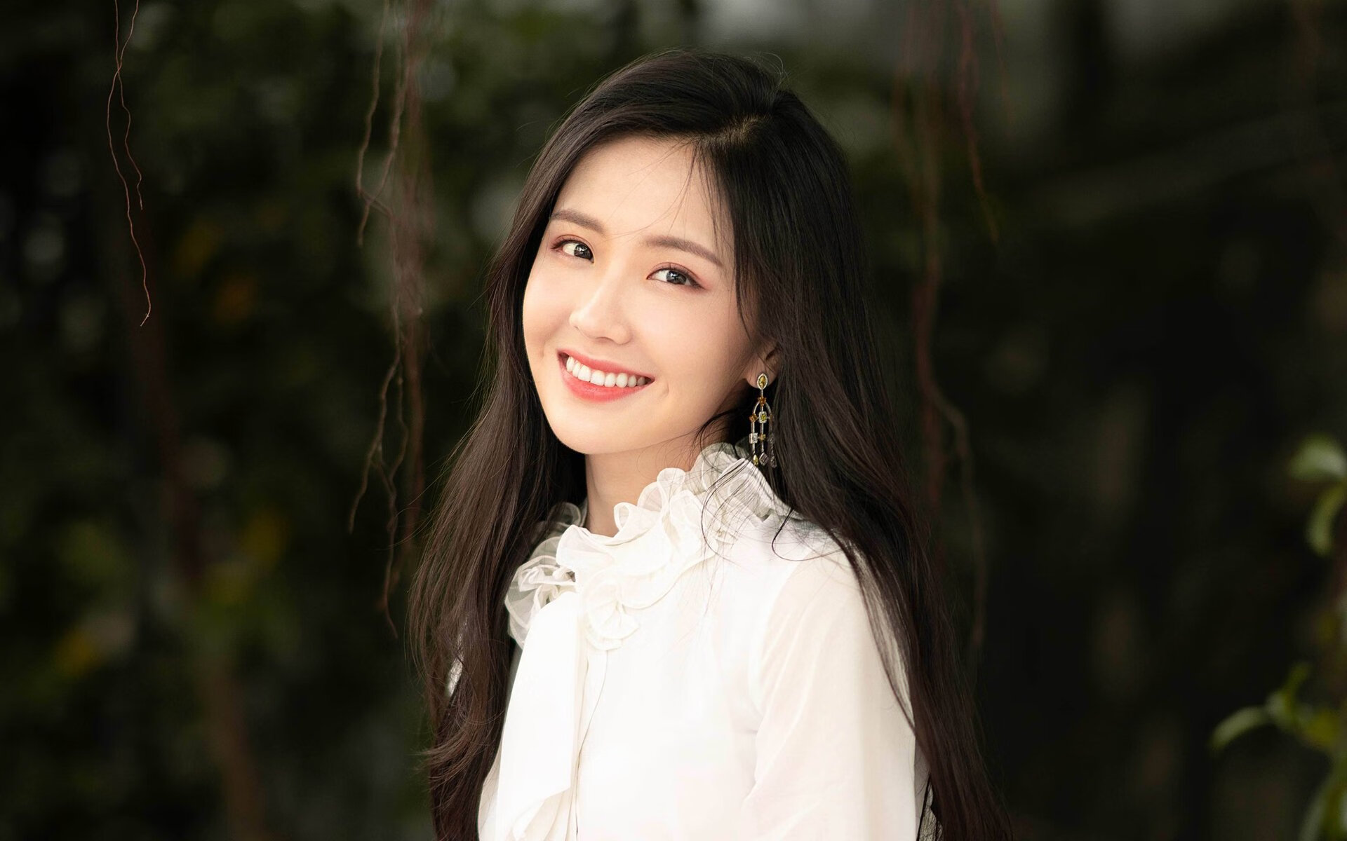 冰与火,迪亚斯的蛮性终结与萨内数据狂潮下的足球悖论