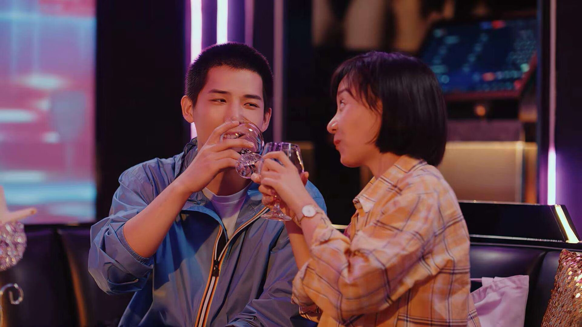 英格拉姆教科书级表现闪耀赛场,勇士团队之力强压广厦队