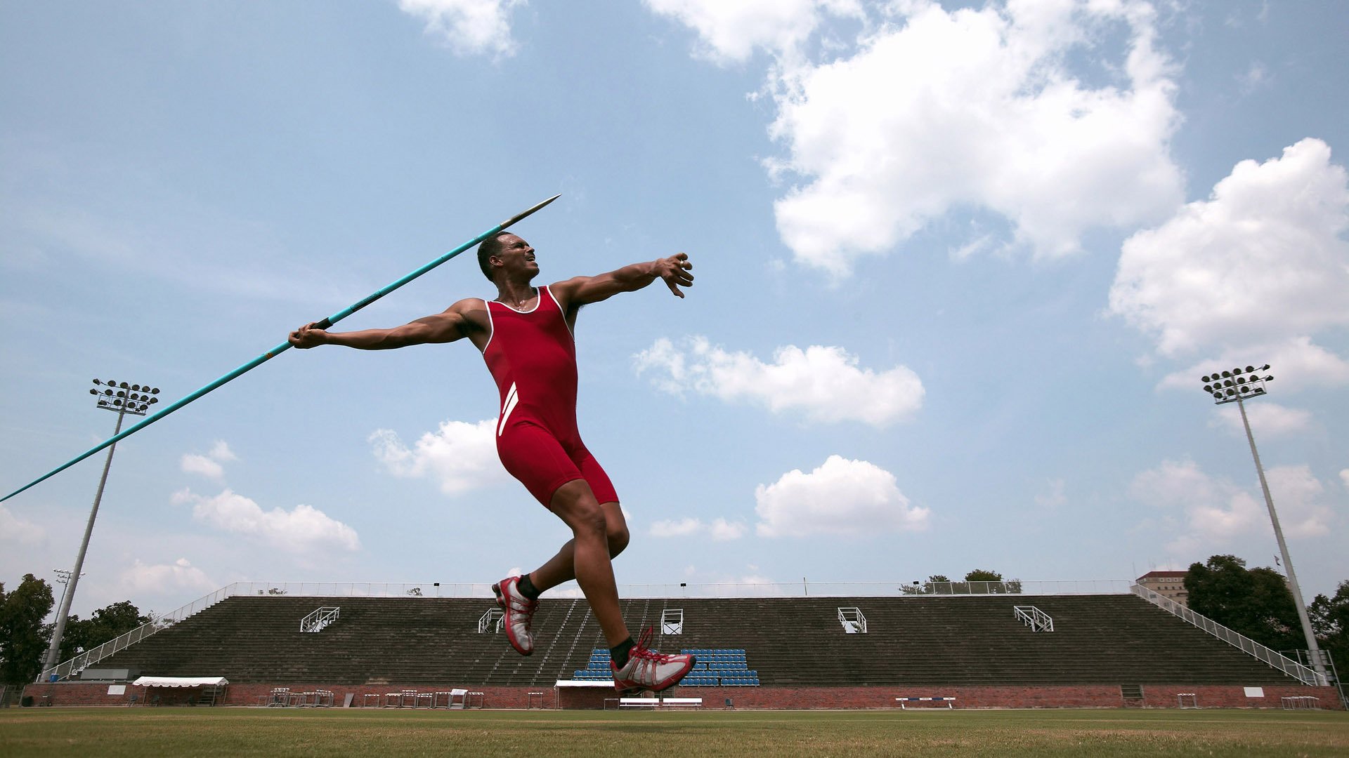 新西兰式高压战术奏效，黄喜灿成拉齐奥克星